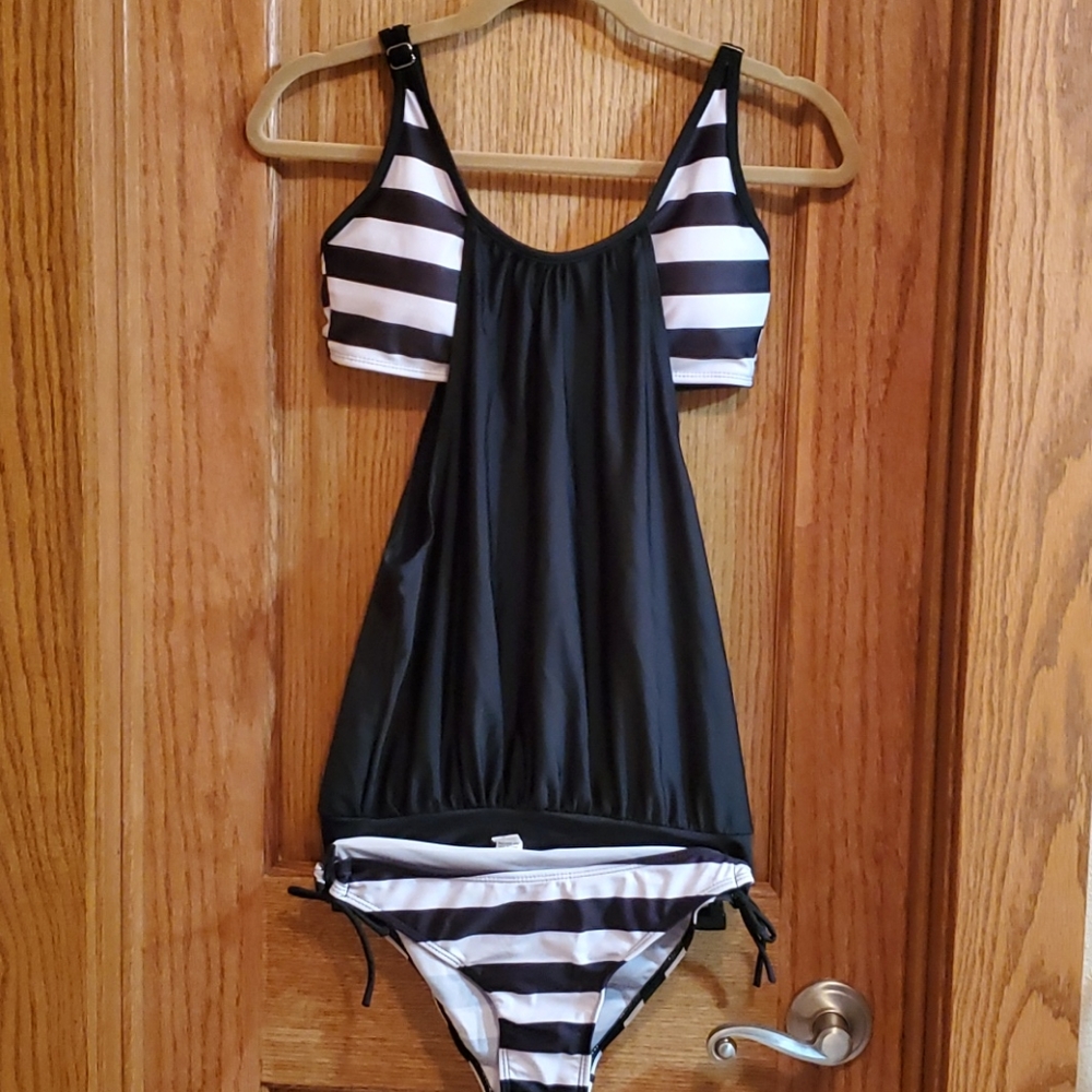EUC womens small two piece swimsuit